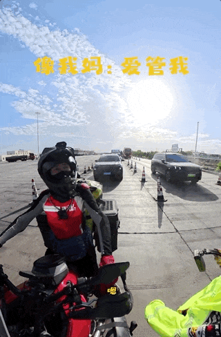 “新疆的交警怎么个个像我妈！”
