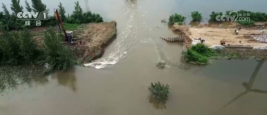 应对持续强降雨 多地多部门全力抢险救灾保通畅保民生