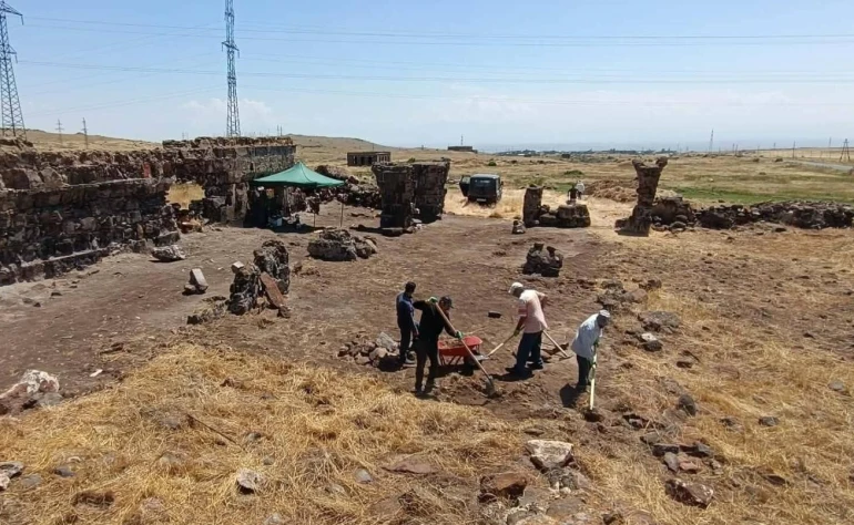 Թալինի իջևանատան պեղումների արդյունքում գրանցվել են առաջին ուշագրավ գտածոները