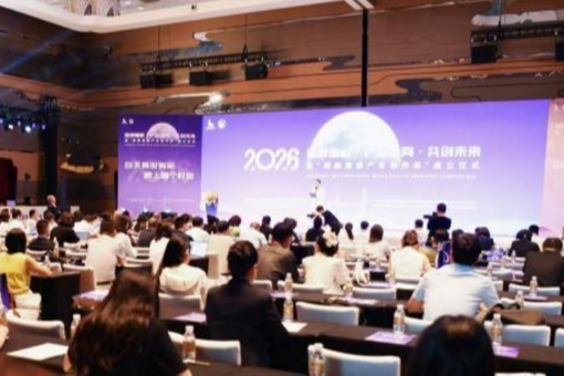 （活力中国调研行）蔬菜大棚来了“机器狗”