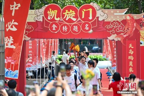 近期高发！这种手上爱长的小水疱，到底是什么？附止痒攻略→