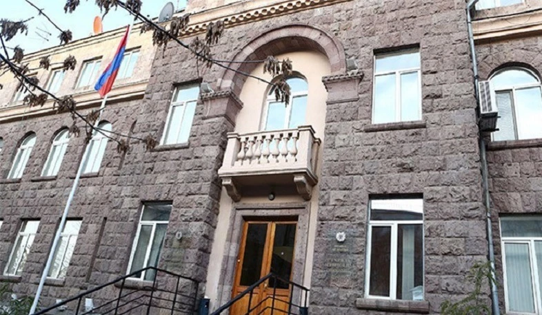 «Ուժեղ Հայաստան» կուսակցությունների դաշինքի կողմնակիցները հավաքվում են ԿԸՀ շենքի մոտ