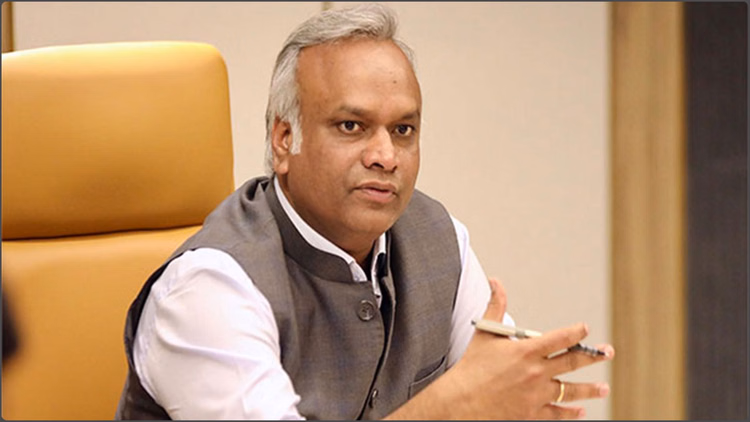 कर्नाटक: नाबालिगों को शराब परोसने वाले प्रतिष्ठानों पर होगी कार्रवाई, मंत्री खरगे ने क्या-क्या निर्देश दिए?