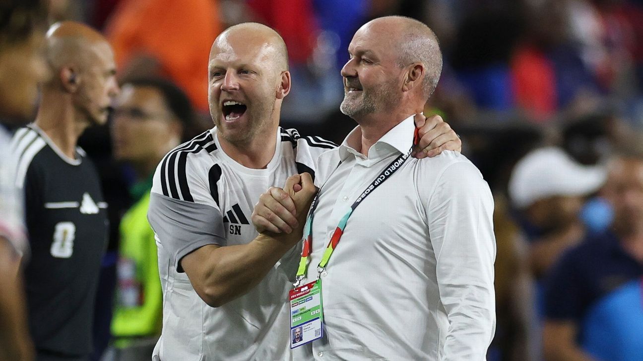 Scotland ease 'pressure' with 1st WC win since 199...