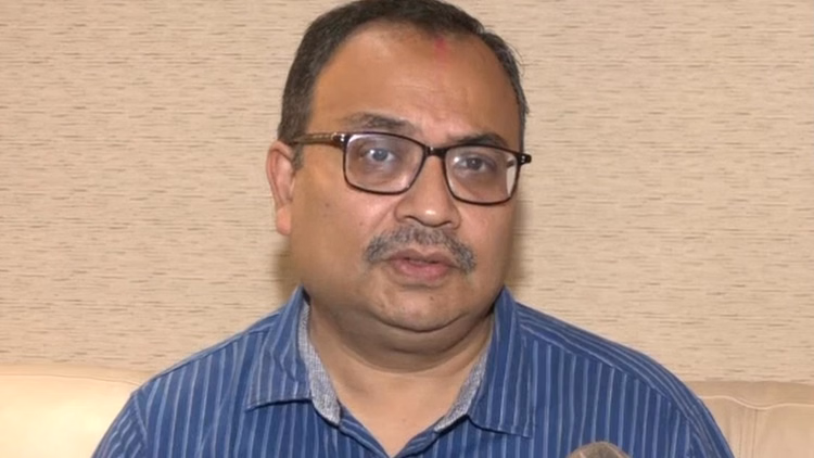 बंगाल में नहीं कम हो रही TMC नेताओं की मुश्किल: अब कुणाल घोष पर फेंके गए अंडे, जानें युवक ने क्या लगाए आरोप