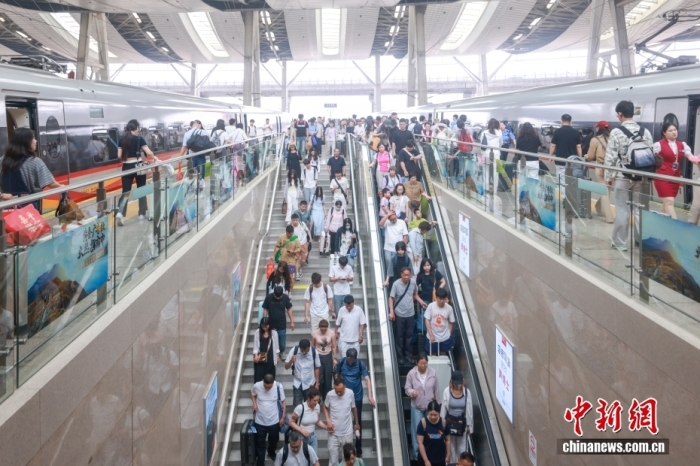 端午假期首日，全国铁路迎来客流高峰