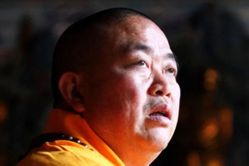 广东揭阳特色“龙舟抱桩”庆端午