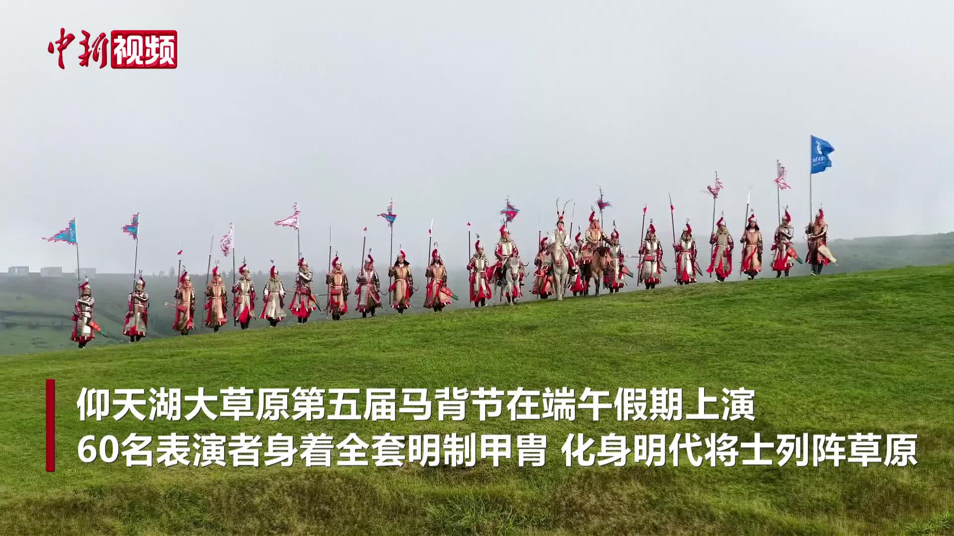 太原“卖货郎”用扁担挑起欢乐：“你笑了，我就成功了”