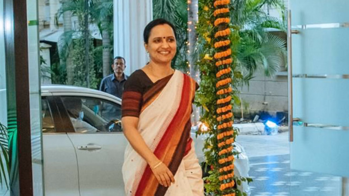 Politics: कौन हैं पूर्व आईएएस सुजाता कार्तिकेयन? जिन्होंने थामा बीजेडी का हाथ; नवीन पटनायक ने दिलाई सदस्यता