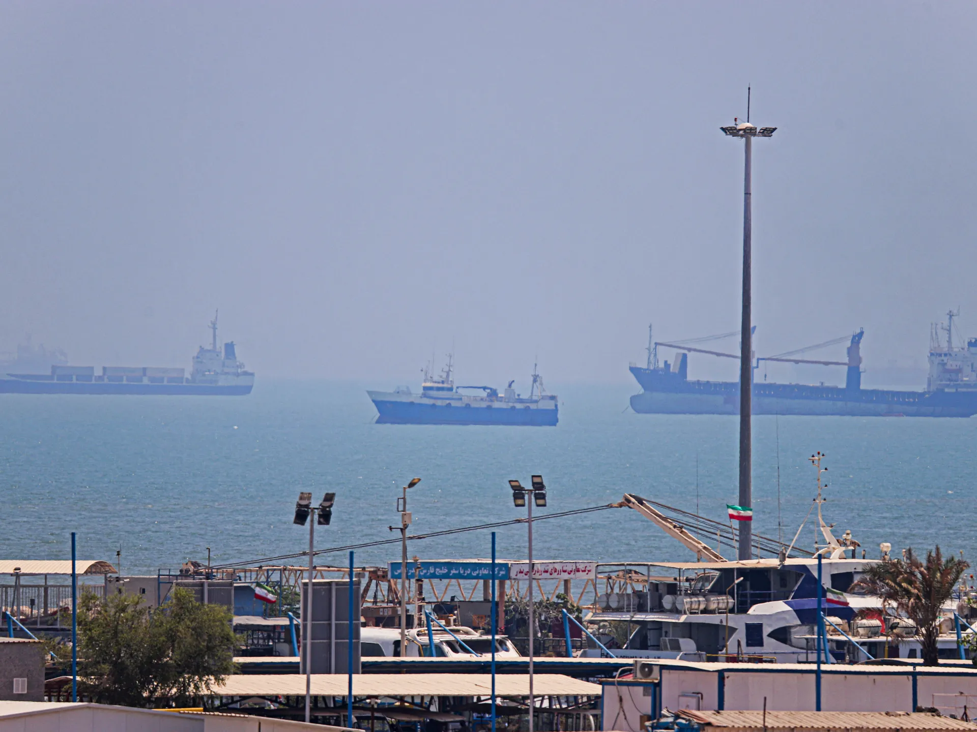 Why has the UN paused plans to evacuate sailors from the Strait of Hormuz?