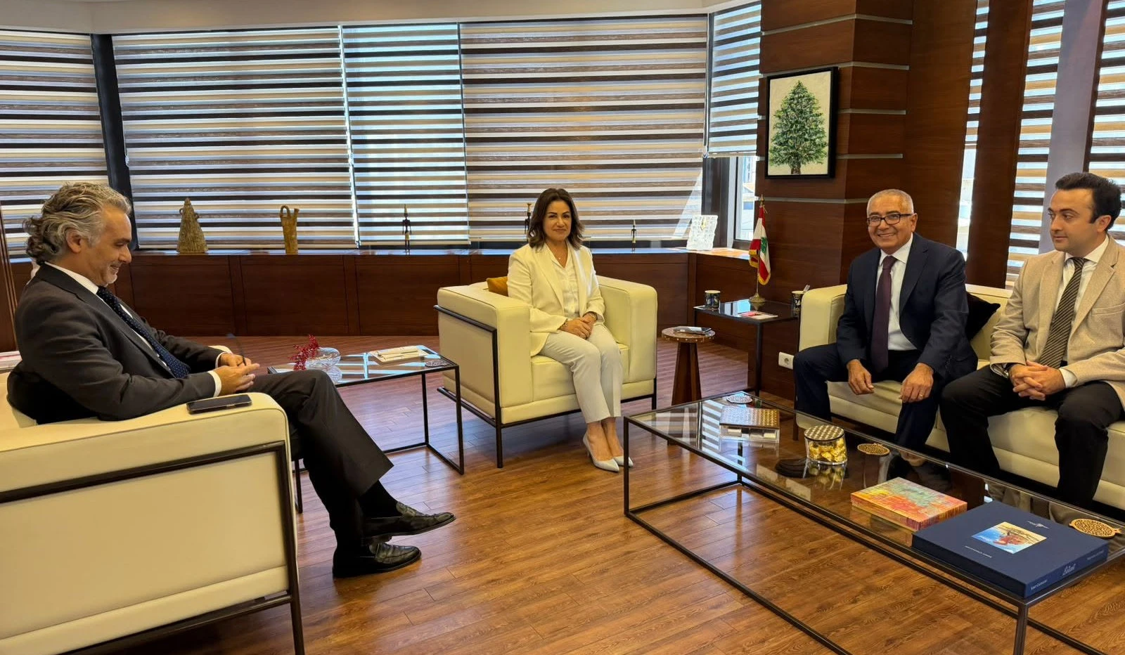 ՀՀ դեսպանը Լիբանանի ԱՍՀ նախարարի հետ քննարկել է պատերազմի հետևանքով ստեղծված մարդասիրական ճգնաժամին