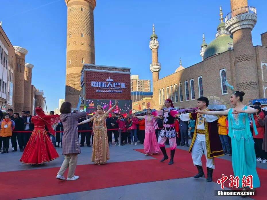 当西方还在撕扯“我是谁”，今天，中国用一部法律回答“在一起”