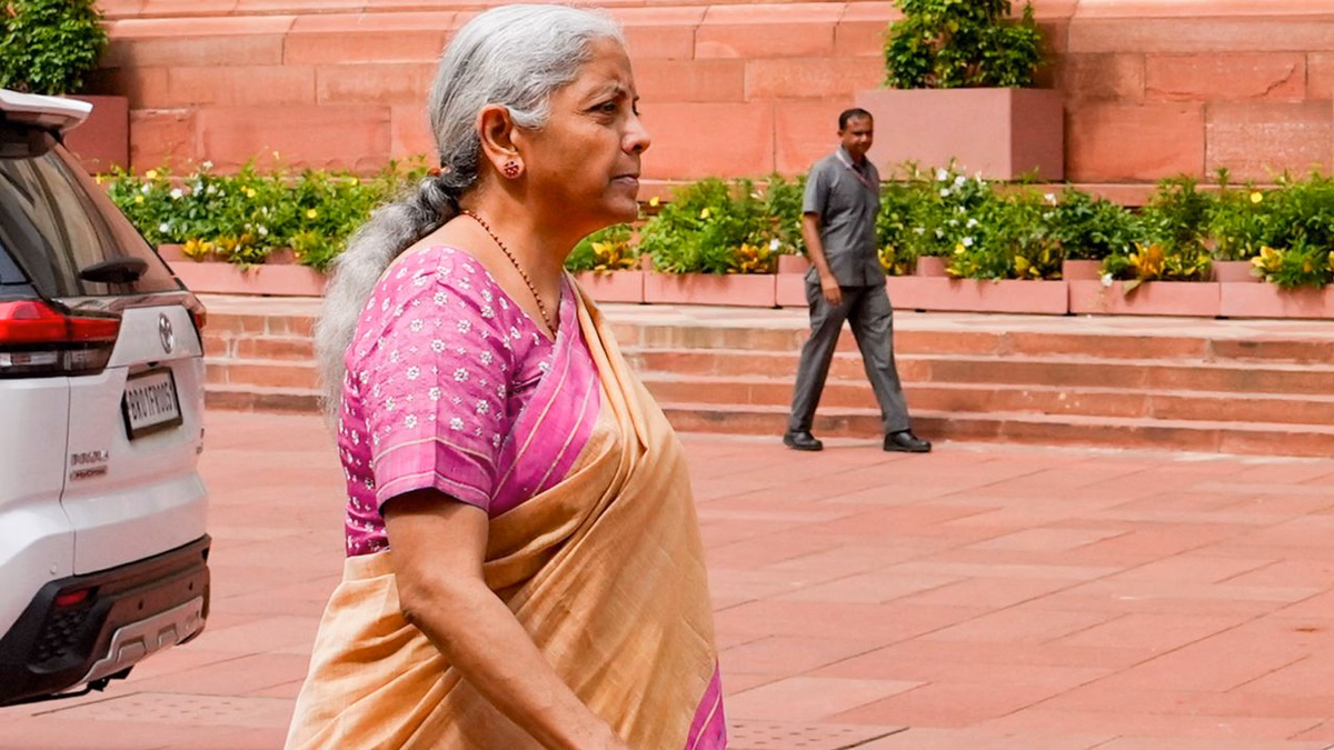 Nirmala Sitharaman: भारत-फ्रांस आर्थिक संबंधों को नई उड़ान देने सीतारमण फ्रांस रवाना, जानिए इसके क्या मायने