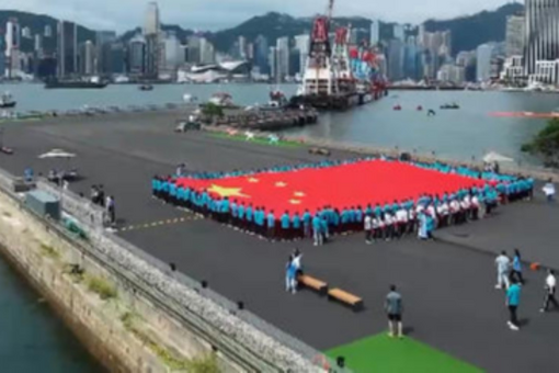 香港歌唱家莫华伦武汉献演中西“音乐盛宴”