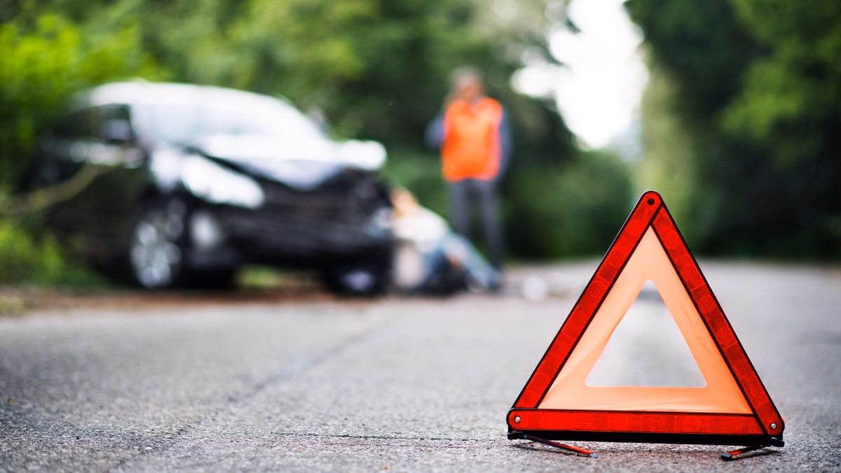 Road Accident: आंध्र प्रदेश में तेज रफ्तार ट्रक ने मचाई तबाही, भीषण सड़क हादसे में चार लोगों की मौत, कई घायल
