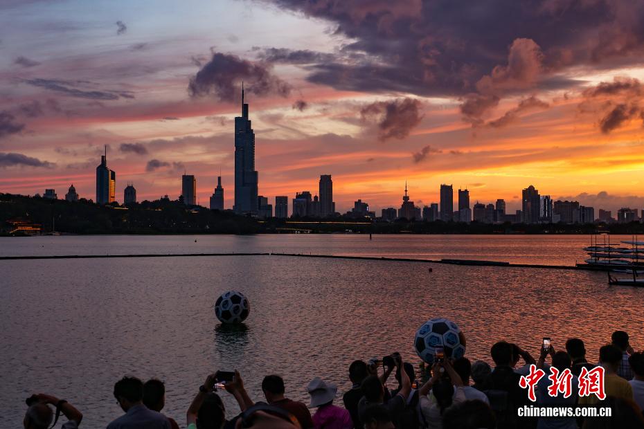 南京：雨后黄昏 晚霞相约