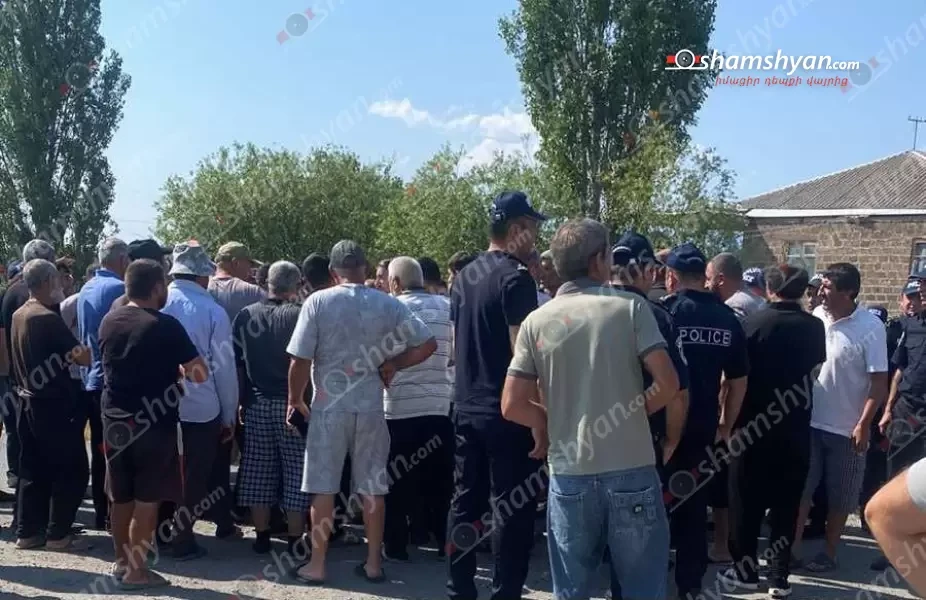 Արմավիրի մարզում կարկուտից ու ուժգին քամուց տուժած մի քանի գյուղերի բնակիչներ փակել են Մարգարա–Վանաձոր–Տաշիր ճանապարհը