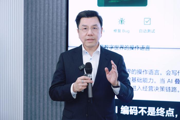 李开复解读“后模型时代”企业AI转型：始于“一号位”，成于财报