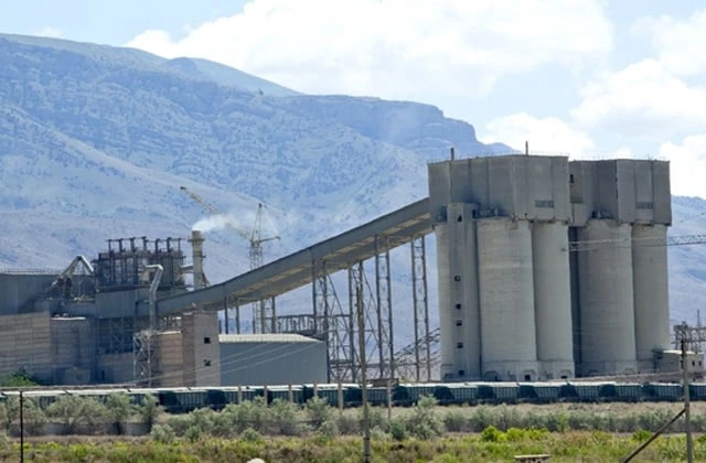 «Կապարանիքները հանեք, աշխատենք». «Արարատցեմենտ»-ի աշխատակիցների ակցիան