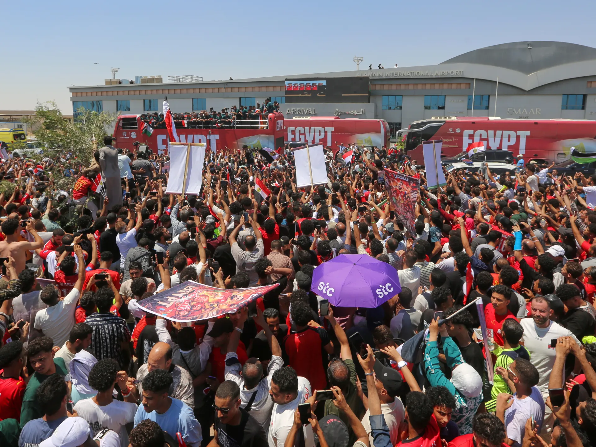 Hundreds give hero’s welcome to Egypt after best World Cup run