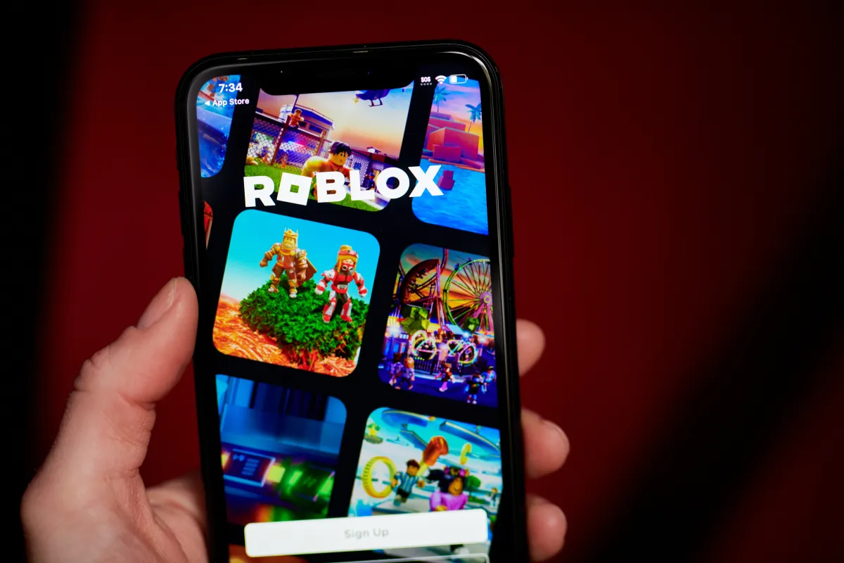 Roblox will require all users to perform age checks to access chat starting in January