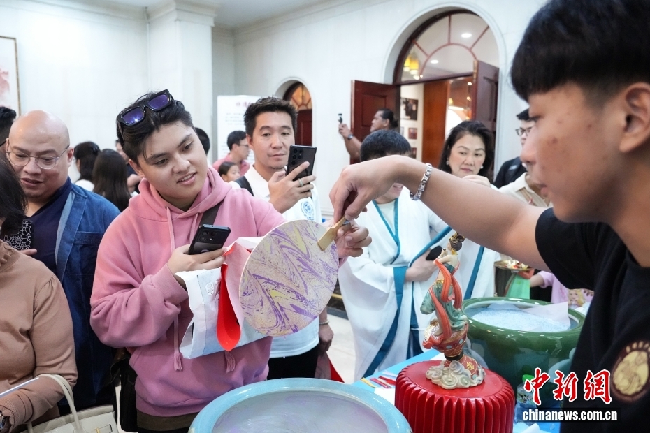菲律宾民众体验中国文化