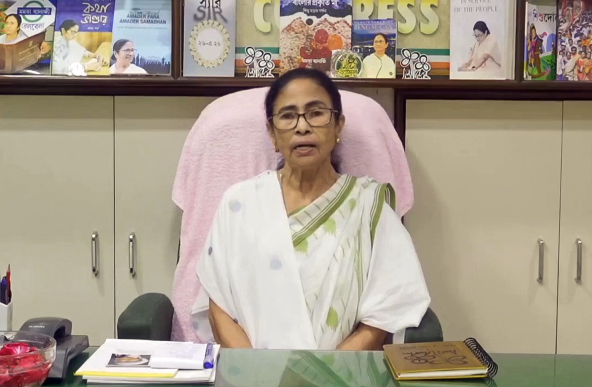 तृणमूल कांग्रेस पर किसका दावा मजबूत?: बागी गुट पर क्यों भड़कीं ममता बनर्जी, निर्वाचन आयोग से क्या कहा?
