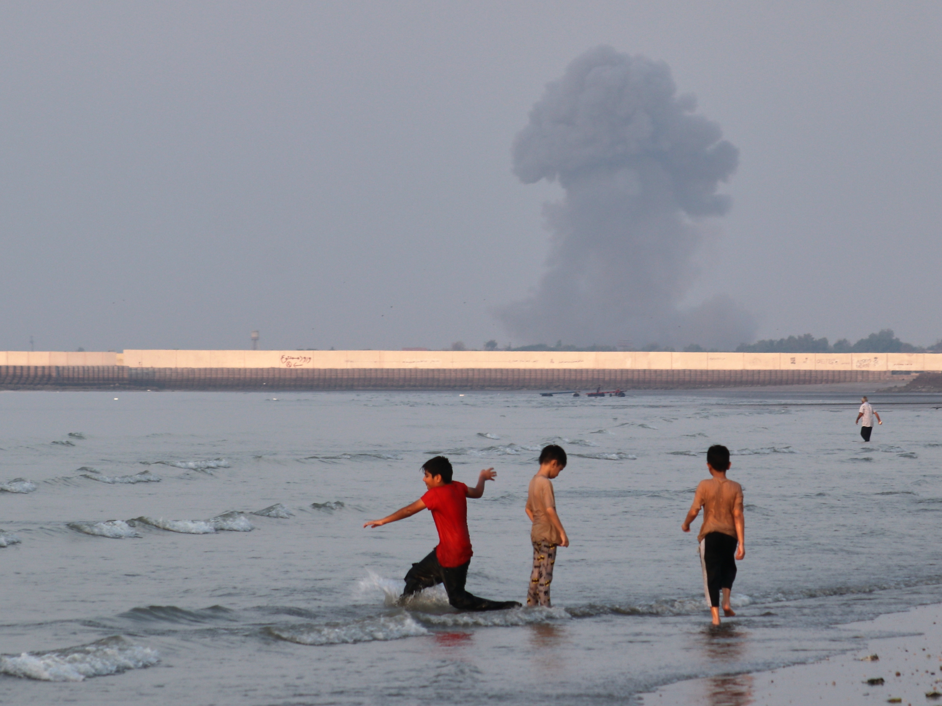 Iran war live: US launches more attacks, UAE says 1 killed in tanker strike