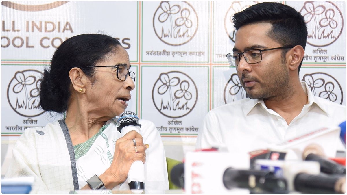 बंगाल: 21 जुलाई के पोस्टर से अभिषेक गायब, हाईकोर्ट की मंजूरी के बाद जारी नए पोस्टर में सिर्फ ममता की तस्वीर