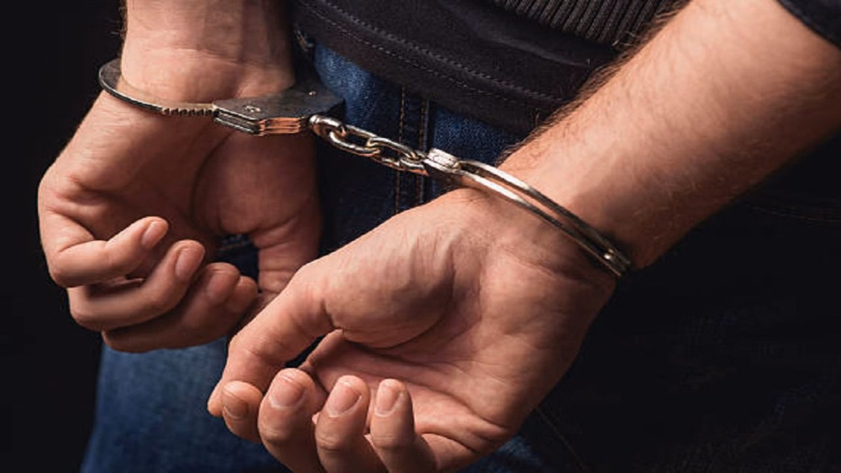 हैदराबाद: बच्चों को 'कलमा होमवर्क' देने के मामले ने पकड़ा तूल, सड़क पर BJP कार्यकर्ता, हंगामे के बाद गिरफ्तार