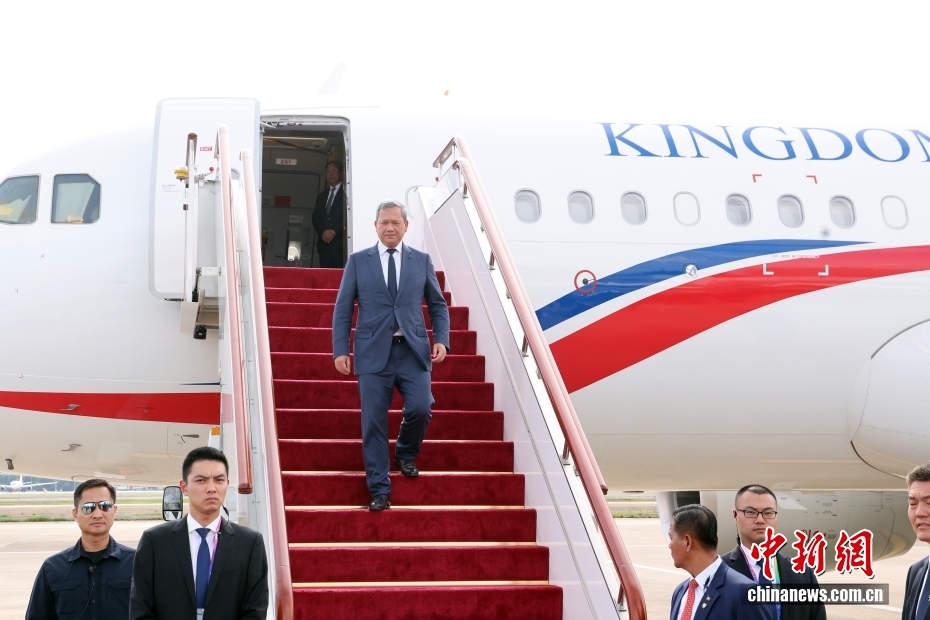 柬埔寨首相洪玛奈抵达上海