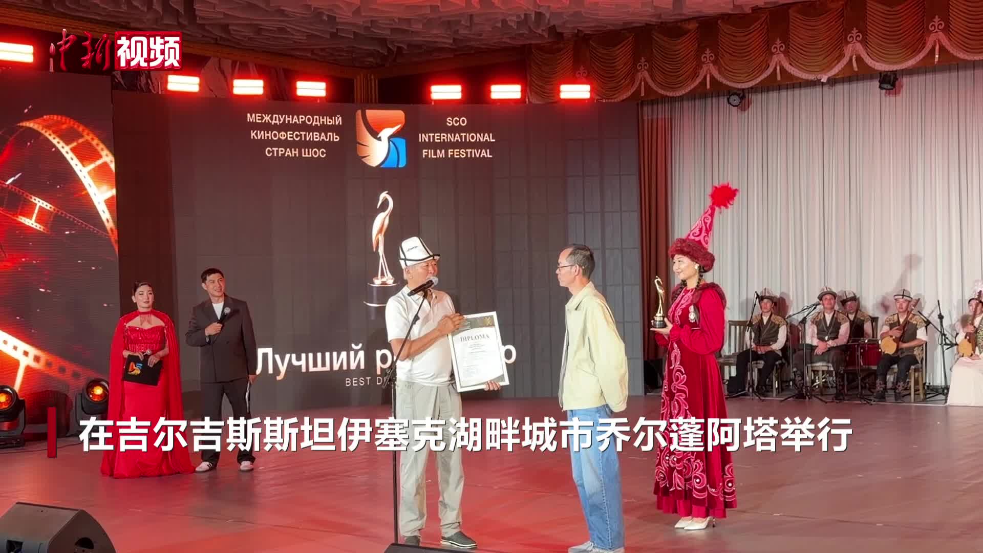 画面公开！菲方围顶冲撞中方巡逻艇 首先用划桨、长棍等工具恶意攻击中方执法人员 中国海警发声