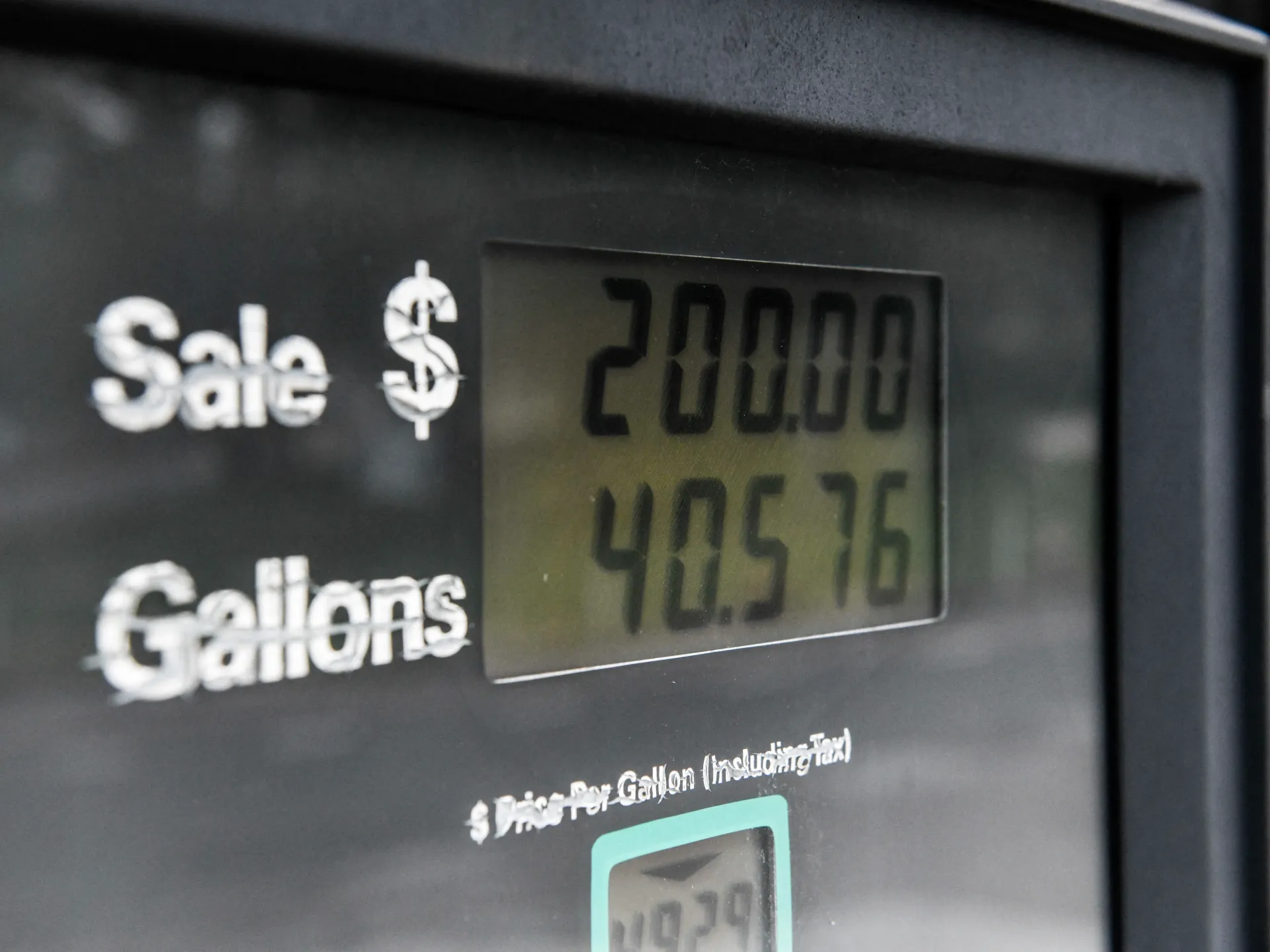 Petrol prices climb as US–Iran tensions disrupt markets