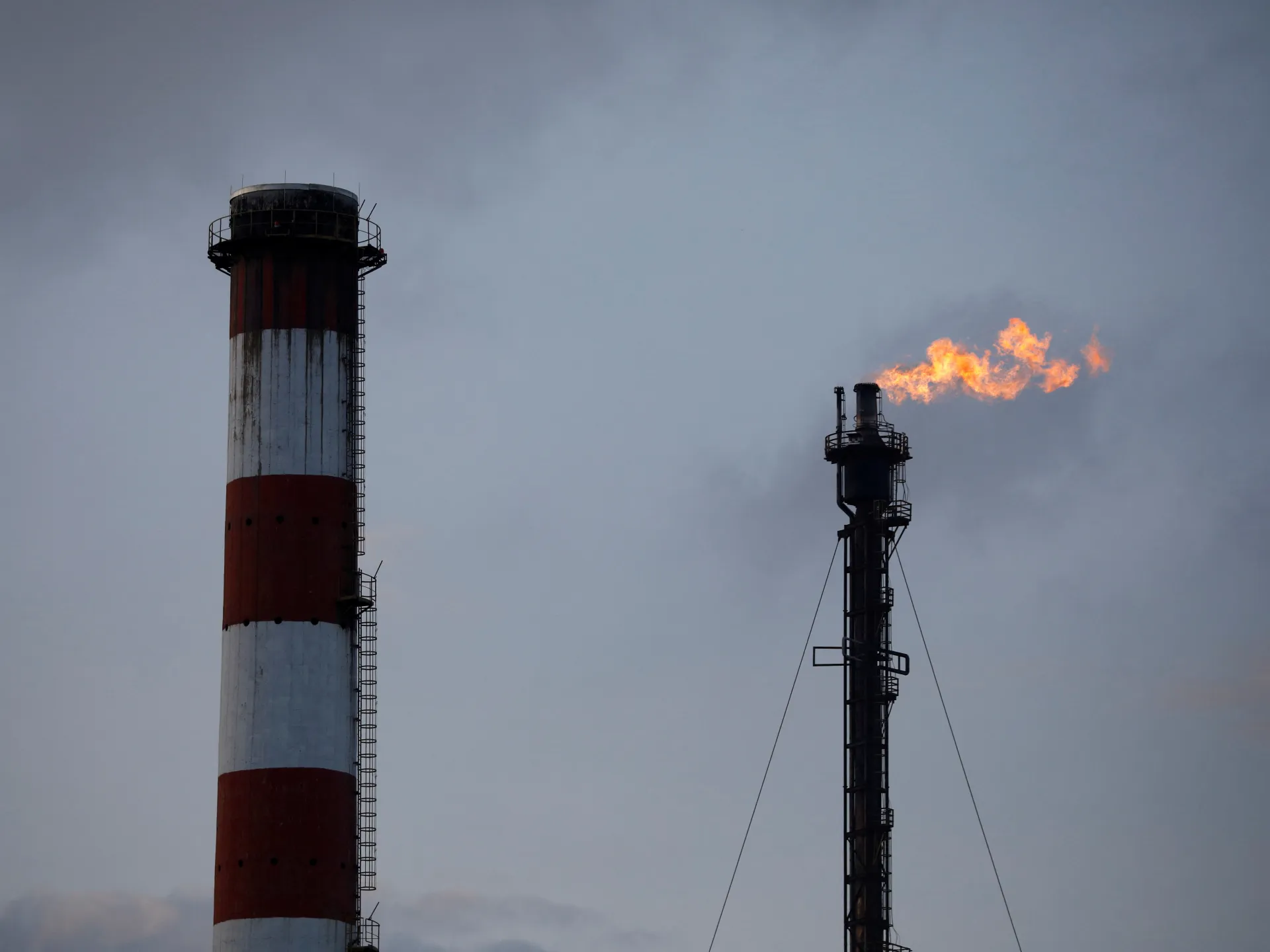 EU pauses methane penalties amid energy crisis, US pressure