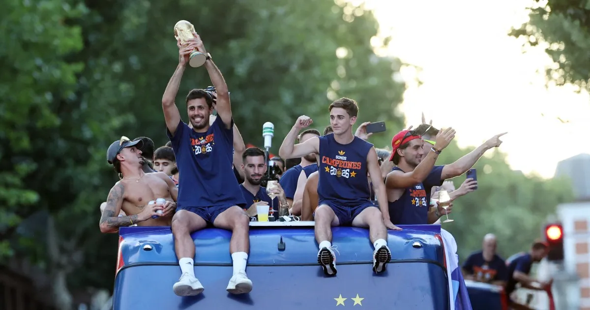 World Cup champions Spain return to royal welcome, parade through Madrid