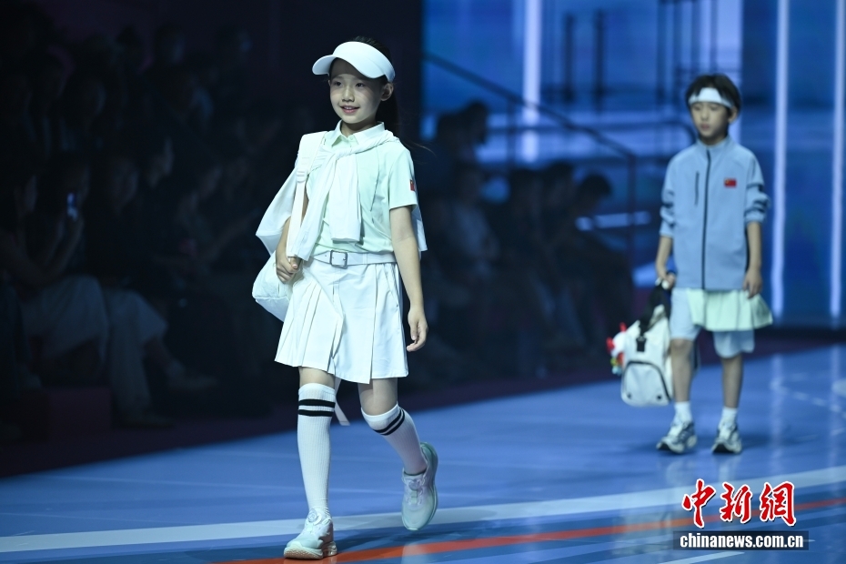 2026中国国际时装周·童话小镇在北京启幕