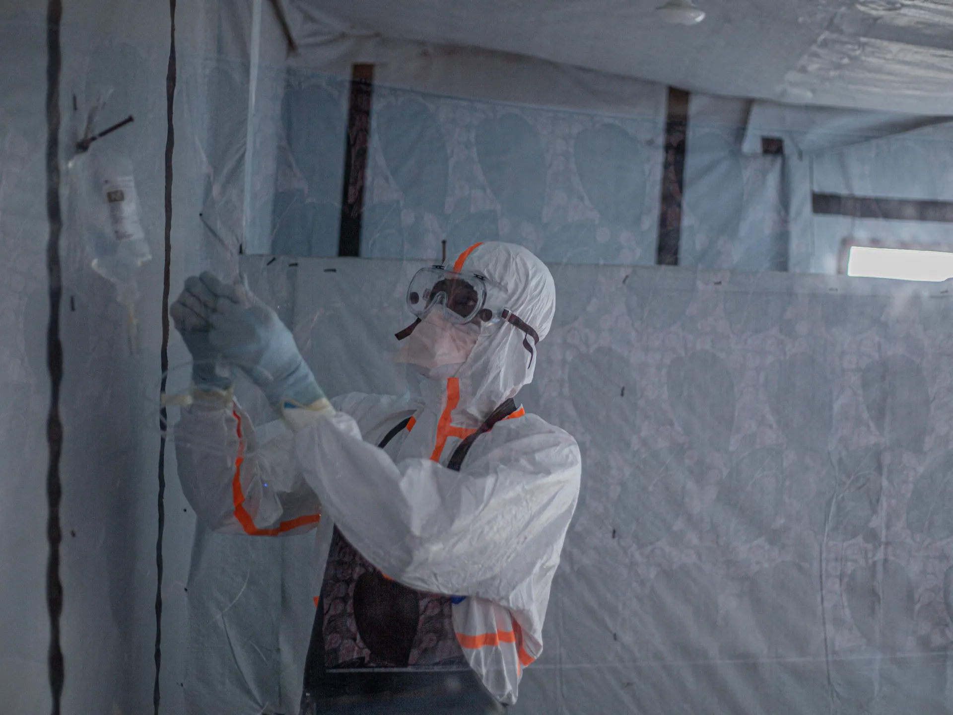 Nearly 1,000 people have died from Ebola in DR Congo