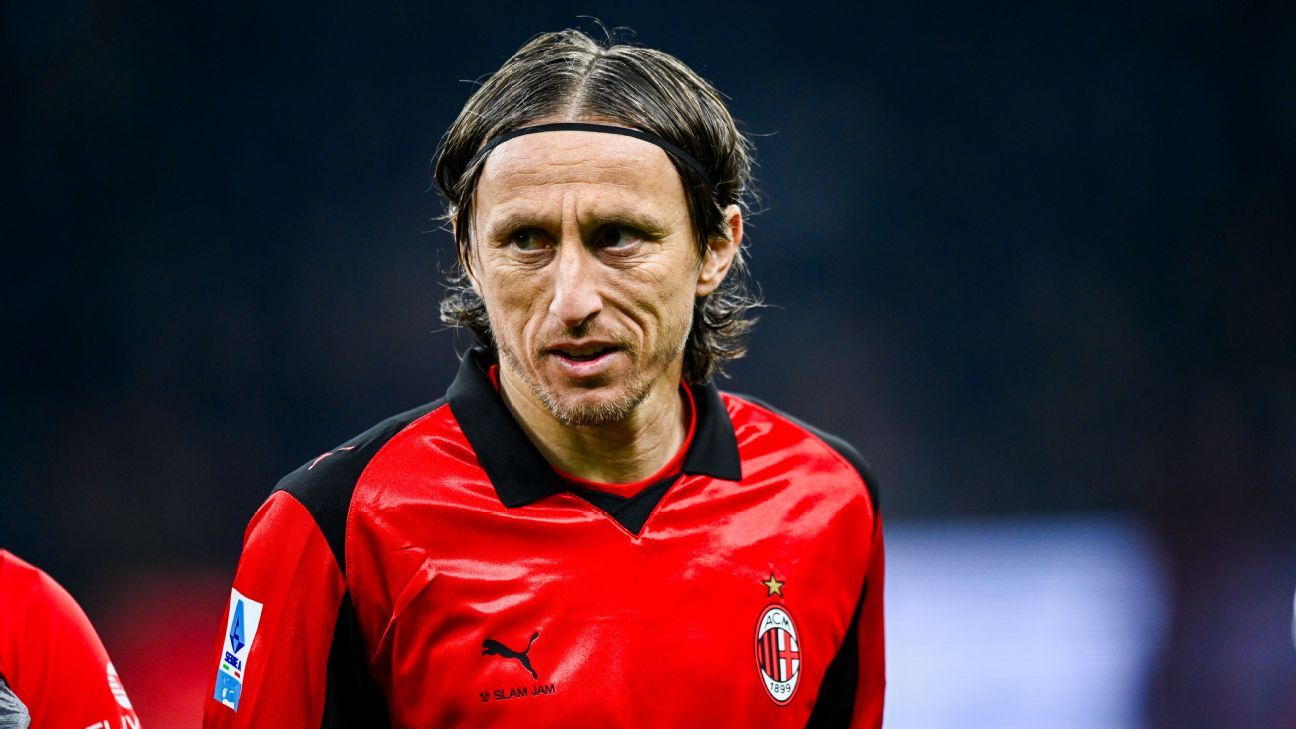 Modric extends AC Milan deal to 2027