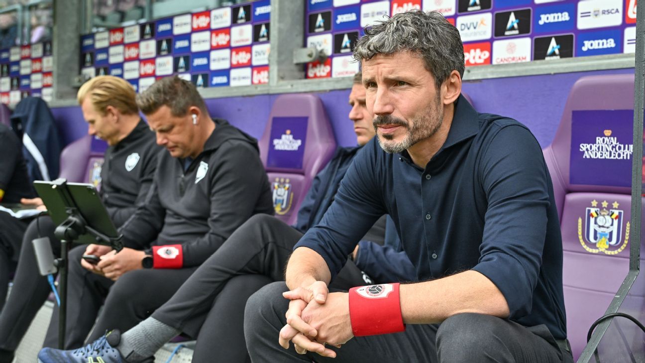 Van Bommel to replace Garcia as Belgium coach