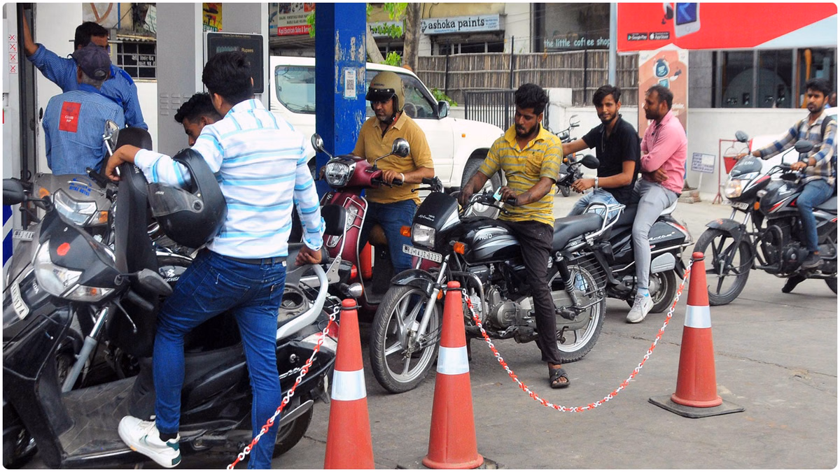 Ethanol Blended Petrol: '₹125 प्रति लीटर तक पहुंच सकता था पेट्रोल', सरकार ने ईबीपी कार्यक्रम का किया बचाव