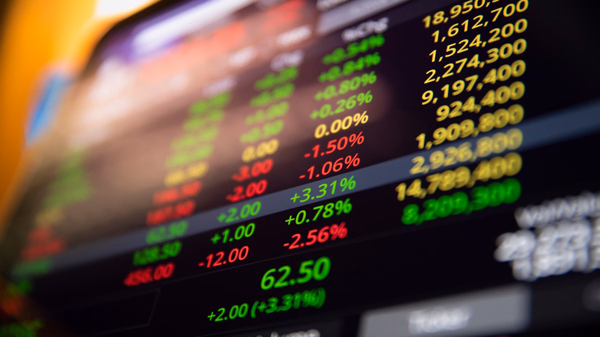 The Bonus Market Update: शेयर बाजार में उछाल; सेंसेक्स 544 अंक चढ़ा, निफ्टी 24,700 के पार